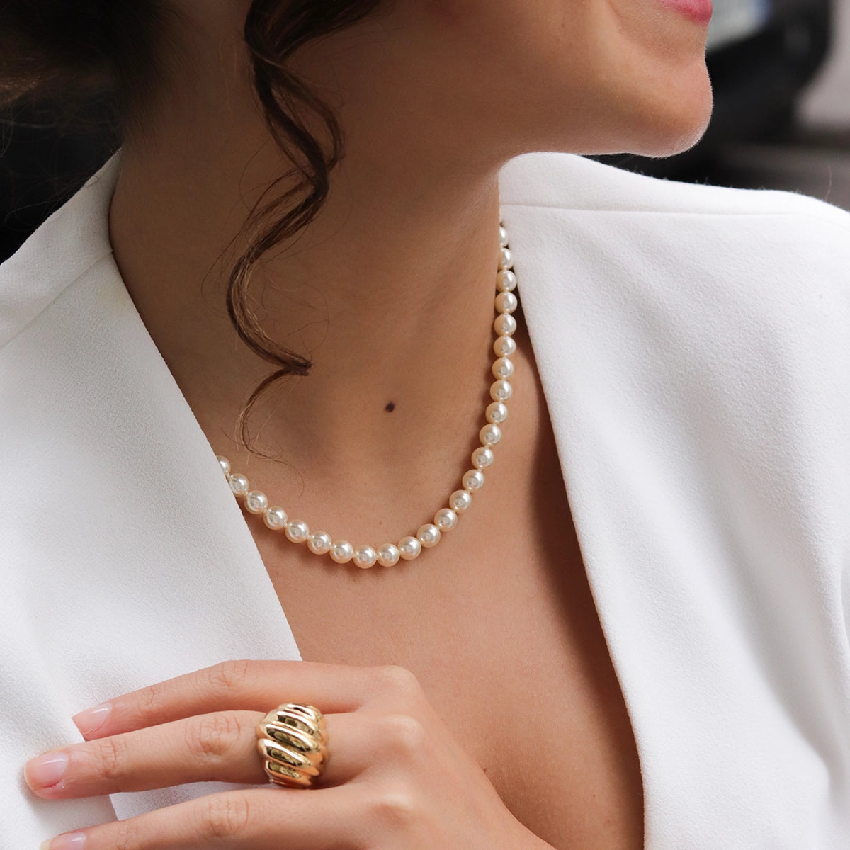 collier perle nacré porté