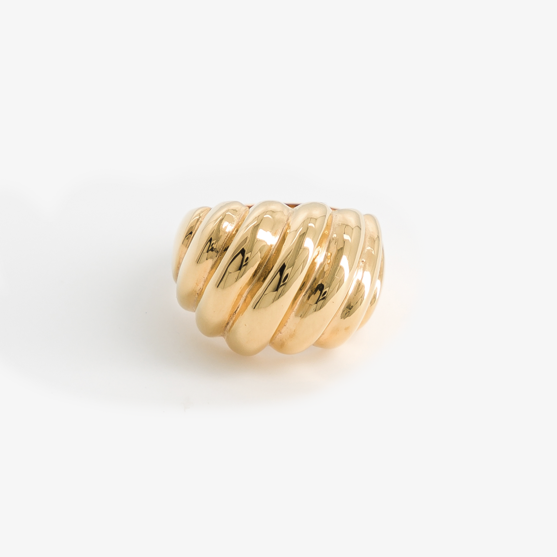 Grosse bague plaqué or femme de face