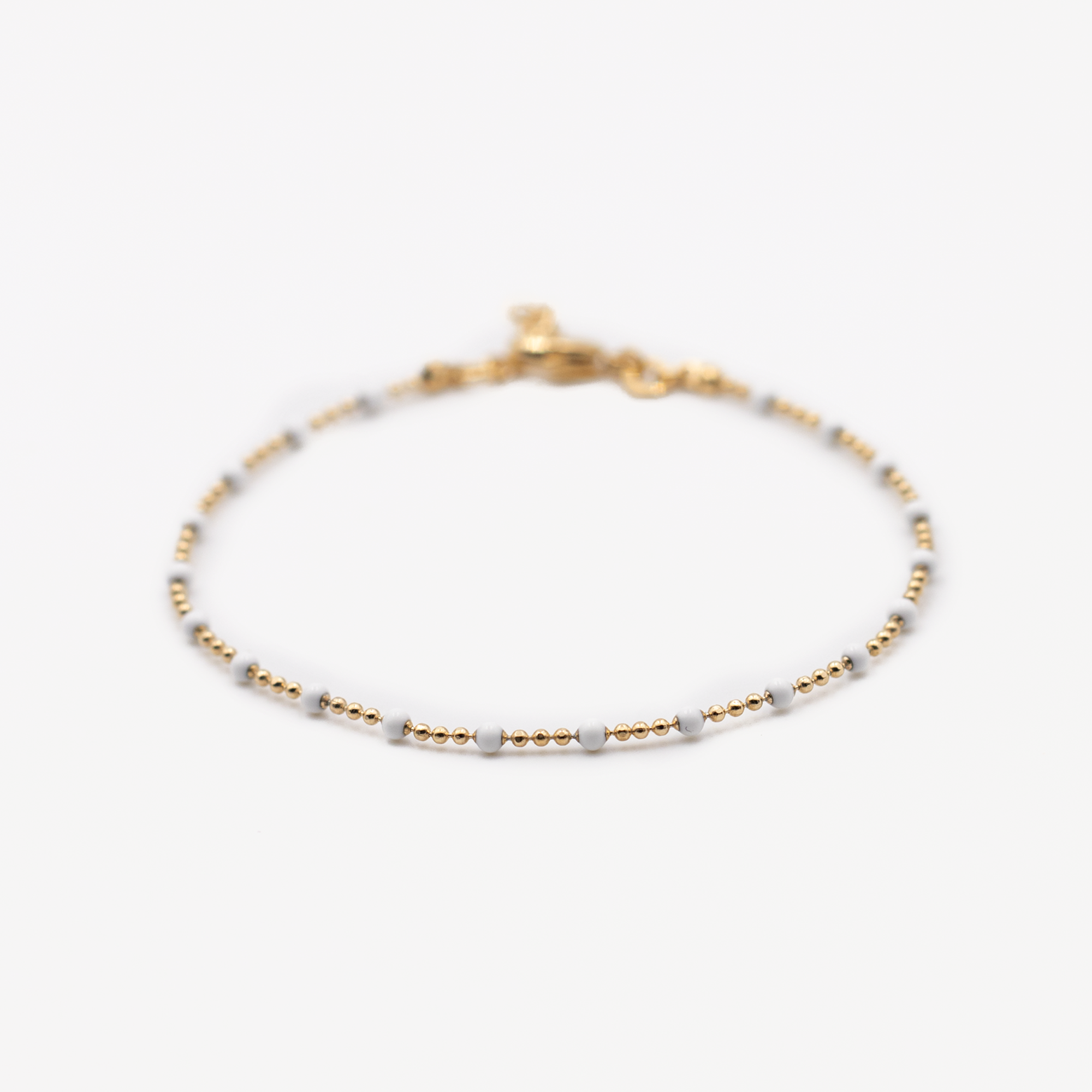 bracelet perles blanches plaqué or