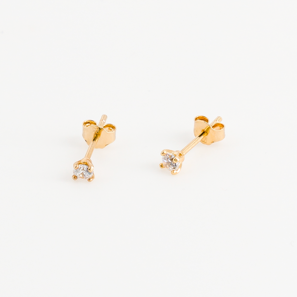 boucle d'oreille puce diamant vue de face